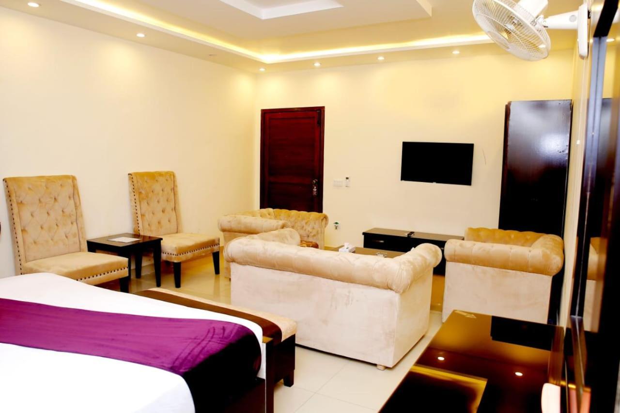 Hotel Noor Plaza ラホール エクステリア 写真